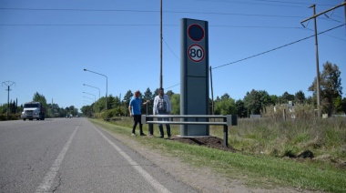 Avanza la instalación de tótems viales en la autopista Fortabat