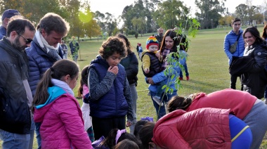 El Municipio realizó la plantación de 50 árboles en el Parque Helios Eseverri