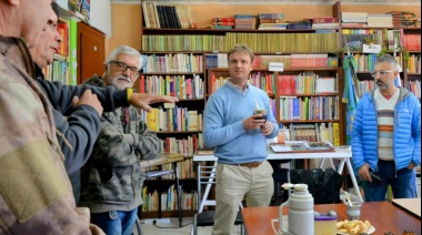 Maximiliano Wesner visitó la Biblioteca Popular “Crucero General Belgrano”