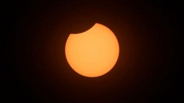 Llega un nuevo eclipse solar: Cómo se verá y qué hacer para contemplarlo sin arriesgar los ojos