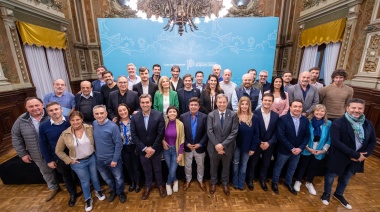 Axel Kicillof se reunió con intendentes y analizaron la situación en cada distrito