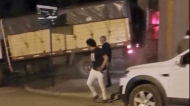 Orense: Se enojó por el precio del whisky y chocó su camión de culata contra el boliche