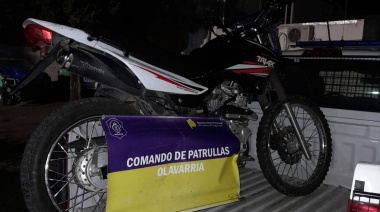 Un motociclista quiso escapar de un control vial pero lo interceptaron