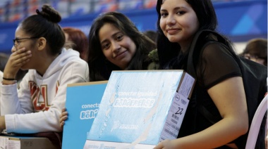 Kicillof entregó computadoras del programa Conectar Igualdad Bonaerense