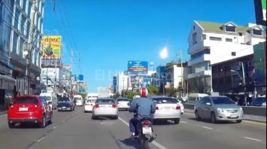En Tailandia: un hombre se olvidó a su esposa al volver de las vacaciones y manejó kilómetros sin ella