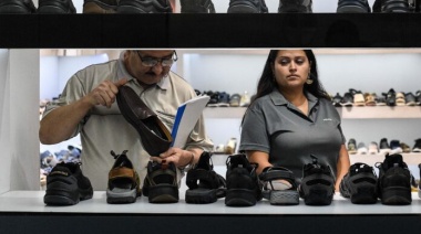 El consumo muestra signos de repunte pero cerró un 2024 con una baja de 7,4%