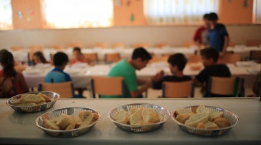 Uno de cada cuatro alumnos almuerza en la escuela pública
