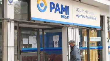 El PAMI comenzó a pagar el bono de 15.000 pesos en tres tramos del Programa Alimentario