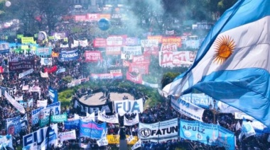 Masivo respaldo a la Universidad Pública en las calles, con un mensaje directo a Milei: “Promulgue la Ley”