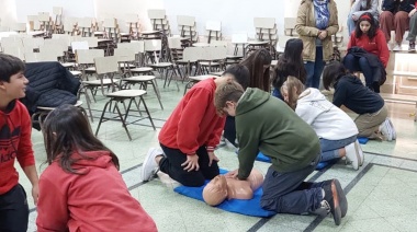 Se llevó a cabo una nueva capacitación en RCP y manejo de DEA