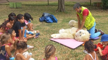 El Municipio impulsa capacitaciones en RCP y Primeros Auxilios para niños y niñas de las Escuelas Abiertas de Verano
