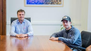 Wesner recibió a Nicolás Benito, flamante campeón de la Clase 1 del Turismo Pista