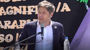 Kicillof: “Milei con su Moto sierra se robó 45 días de clases en PBA”