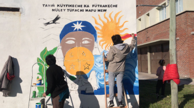 Mural en homenaje al Último día de la Libertad de los Pueblos Originarios Americanos
