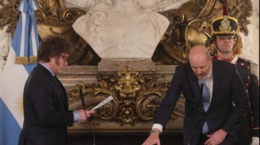 Sturzenegger planteó la posibilidad de que Olavarría, Tandil y Junín tengan conexión aérea