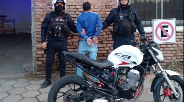 Persiguen y retienen a un motociclista que eludió un control de tránsito