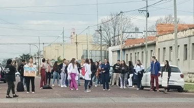 Movilización de graduados y graduadas de la Facultad de Ciencias de la Salud de la UNICEN