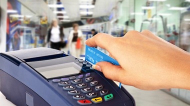 Asesoramiento para evitar “sorpresas” en compras con tarjetas de crédito