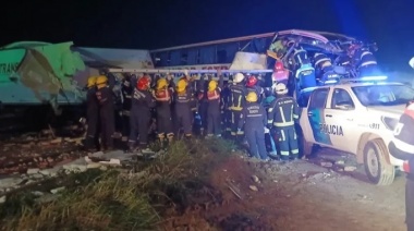Tragedia en Ruta 3: al menos cuatro muertos tras el choque frontal de un camión y un micro de larga distancia