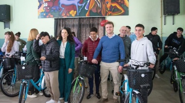 Estudiantes de Espigas y Santa Luisa recibieron bicicletas por sus proyectos ambientales