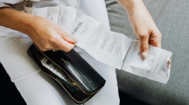 Obligan a comerciantes y proveedores a detallar el IVA e impuestos nacionales en los tickets
