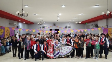 Adultos mayores festejaron el "Día de la Amistad" en la Sociedad de Fomento Mariano Moreno