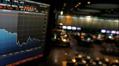 Sigue el temblor en los mercados: Sube el dólar y el riesgo país y caen los bonos