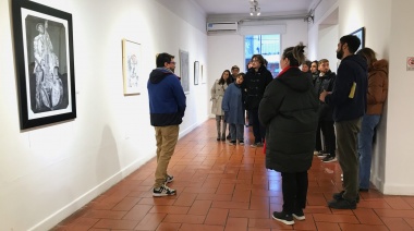 Con visita guiada, se dio cierre al Primer Salón Provincial de Dibujo “Alberto Salinas”