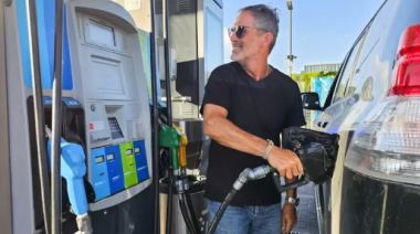 El Gobierno oficializó la medida que permite el autoservicio de combustibles