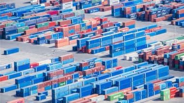 Las exportaciones alcanzaron un récord, pero el superávit comercial cayó un 53%