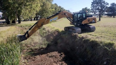 Se realizan tareas de limpieza de canales en Loma Negra