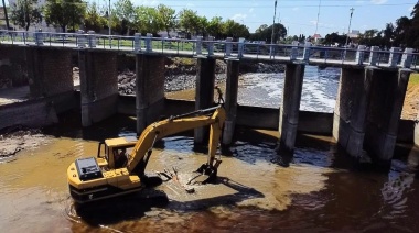 Siguen los trabajos de limpieza y mantenimiento en torno al Arroyo Tapalqué