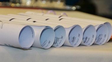 La Provincia creó un plus para retener a los estatales con título universitario