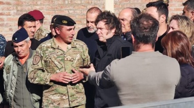Javier Milei visitó Bahía Blanca en un viaje relámpago para recorrer las zonas afectadas por la inundación
