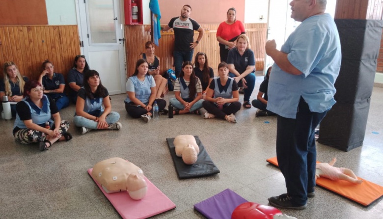 Continúan las capacitaciones en RCP y uso de DEA - Olavarría Hoy