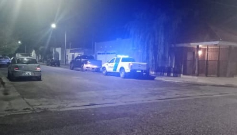 Un hombre fue atropellado por un auto mientras cruzaba la calle ...