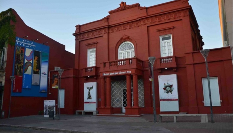 Este viernes inaugura la muestra “Mundos para mirar de cerca” en el MDA