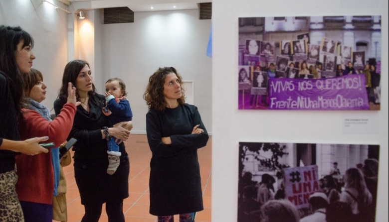 La muestra “3J – 10 años de Ni Una Menos” se expondrá en el Museo Municipal de Loma Negra
