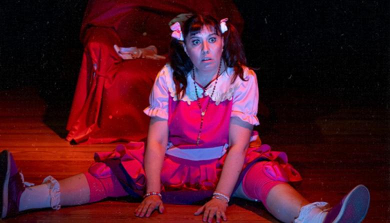 "Por Cua" se suma a la noche de teatro en Insurgente