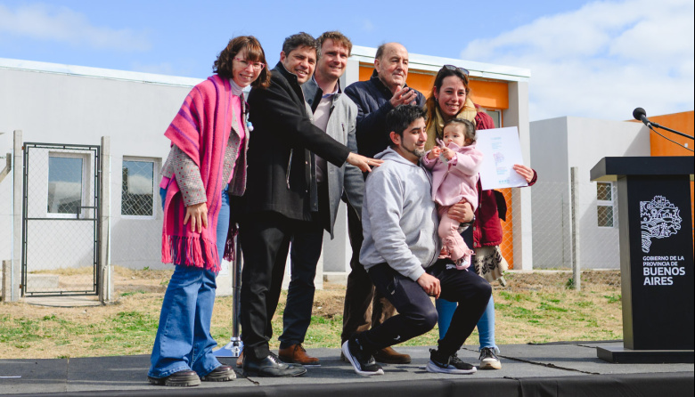 Junto al Gobernador, el intendente Wesner entregó las primeras 58 viviendas del barrio CECO III y más de mil escrituras