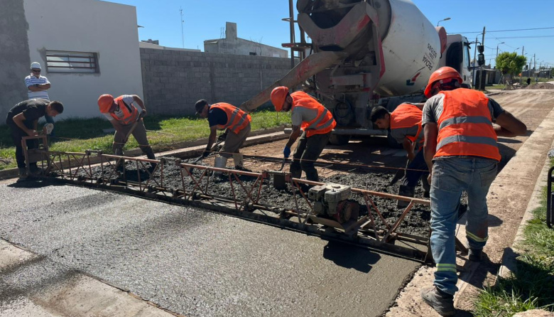 El Municipio avanza con las obras de hormigonado en avenida La Rioja y Pickelado