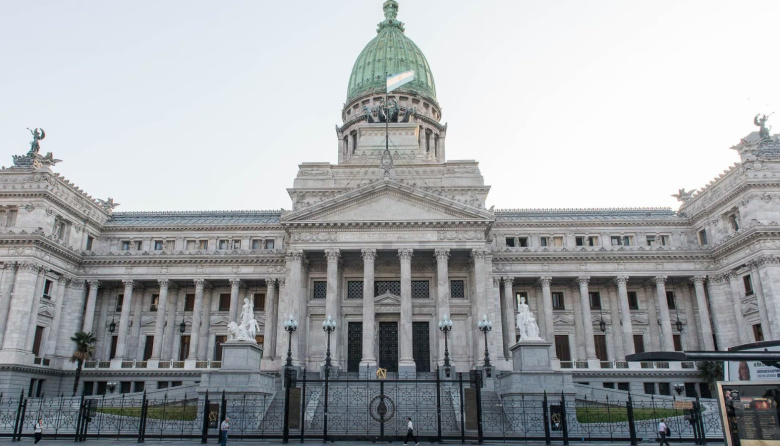 El Colegio de Médicos solicitó la suspensión del evento antivacunas y emitió un alerta a la población