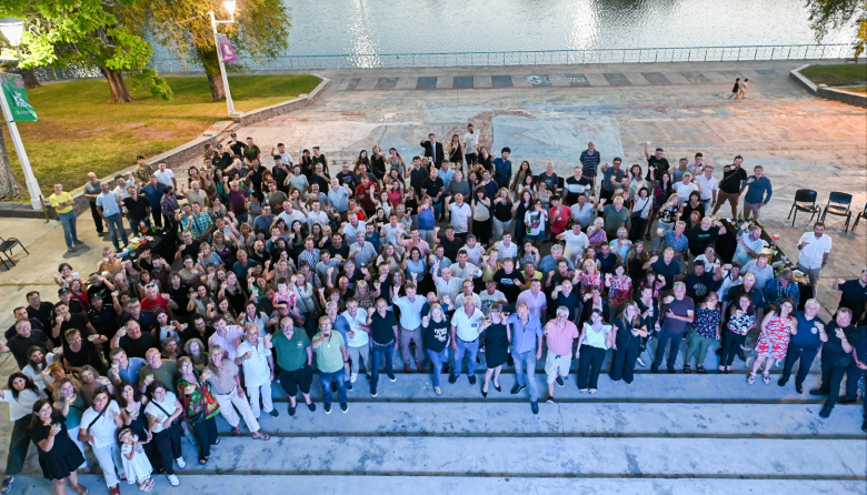 El intendente encabezó el brindis junto a referentes institucionales y vecinales