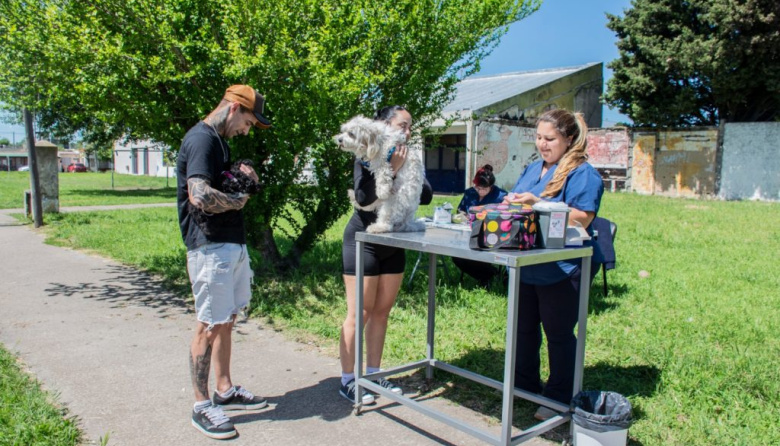 Impulsan operativo de bloqueo y puesto de vacunación antirrábica