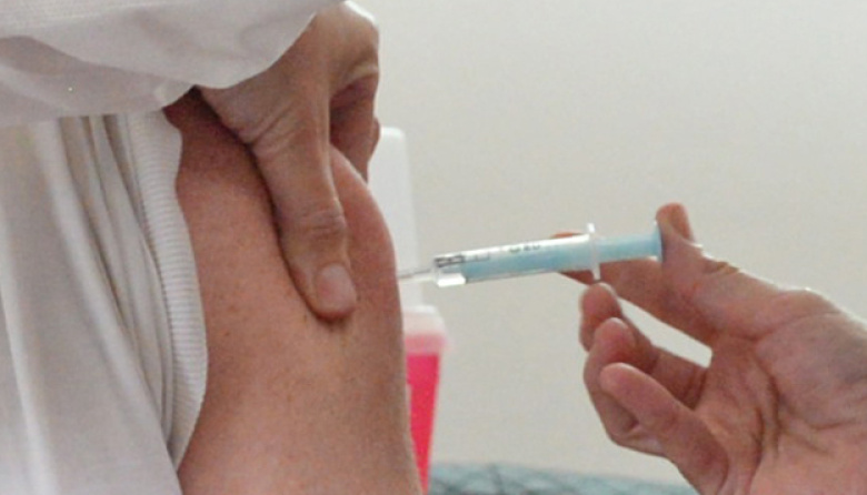 Operativo de bloqueo ante un caso sospechoso de Coqueluche en Loma Negra