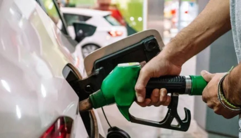 Como YPF, las petroleras mantendrán los precios de los combustibles por 45 días