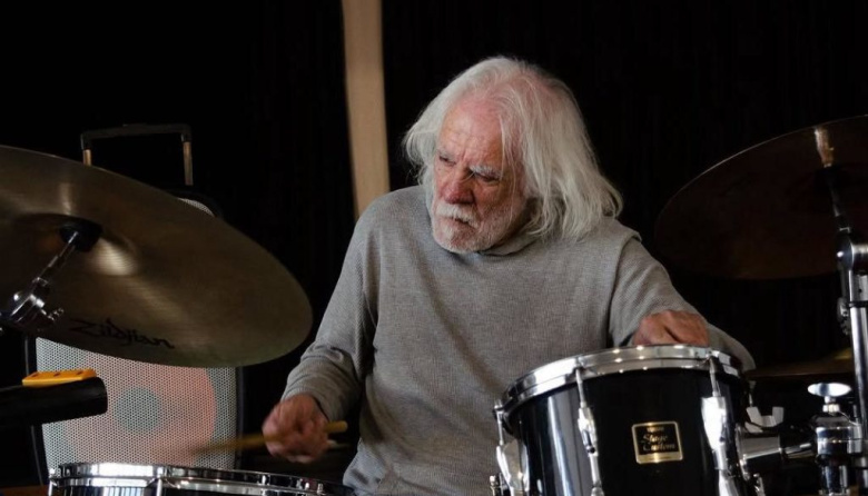 Clínica de batería a cargo de Roberto Peyrano en Casa del Bicentenario