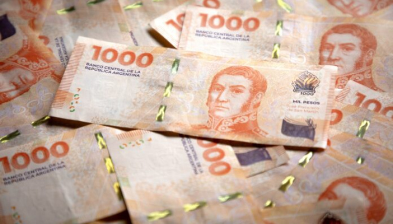 Los salarios volvieron a perder contra la inflación: subieron 2,4% en febrero