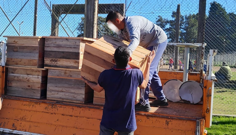 Articulación Municipio-Polo Productivo Penitenciario: Entrega de camas cuchetas, mobiliario y composteras