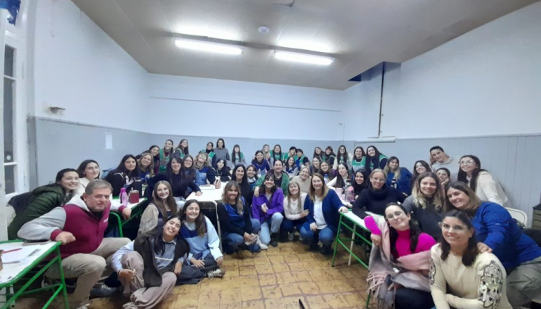 Formación docente y primera infancia: una mirada integral sobre los jardines maternales